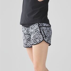 Lululemon Tracker Short III *4-way Stretch size 6